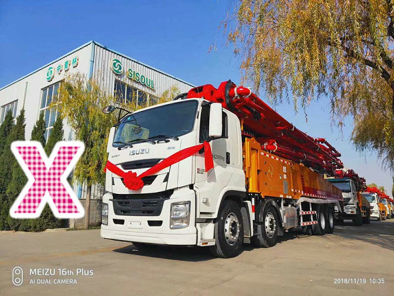 青（qīng）島（dǎo）小型混凝土（tǔ）泵車價格 (35)