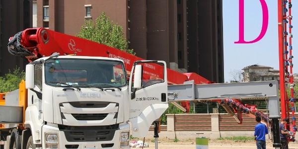 小型混凝土泵車的回轉支承如何保（bǎo）養？