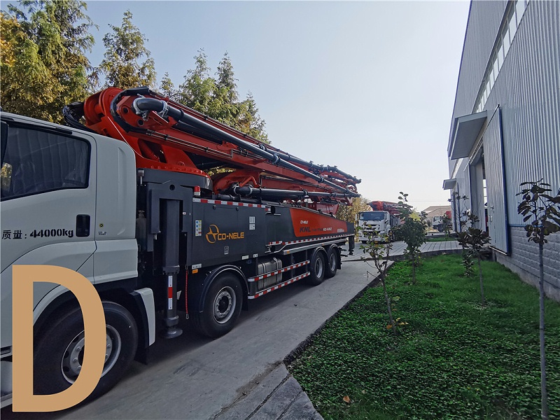 青島（dǎo）混（hún）凝土泵車價格 (10)