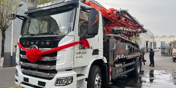 混凝土（tǔ）泵車能提高經濟效益，而且能夠改變施工現場的麵貌（mào）