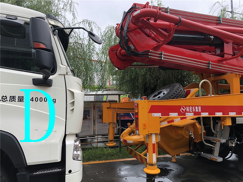 青島小（xiǎo）型混凝土泵車價格（gé） (16)