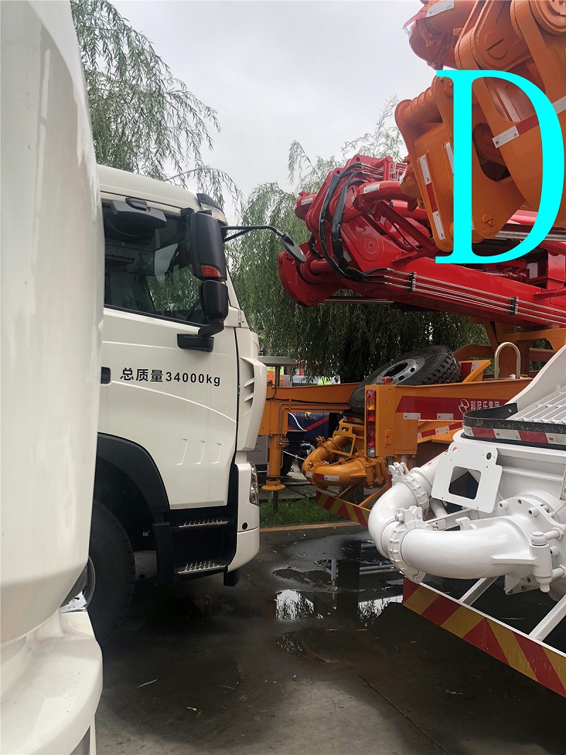青島小型混凝土泵（bèng）車價格 (4)