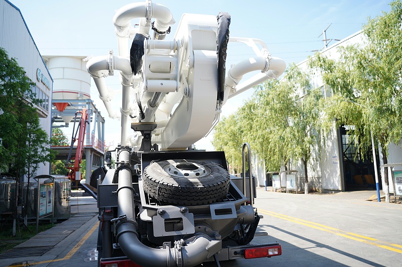 青島混（hún）凝土泵車價格 (18)