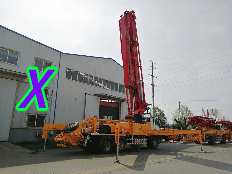 青島小型混凝土泵車價格（gé） (7)