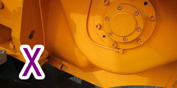 小型泵車在行駛（shǐ）過程中，突然爆胎該怎麽解決才能有效避免事故的發生？