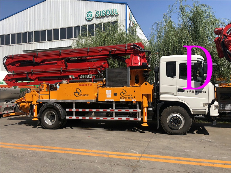 青島（dǎo）小型混凝（níng）土泵車價格 (2)