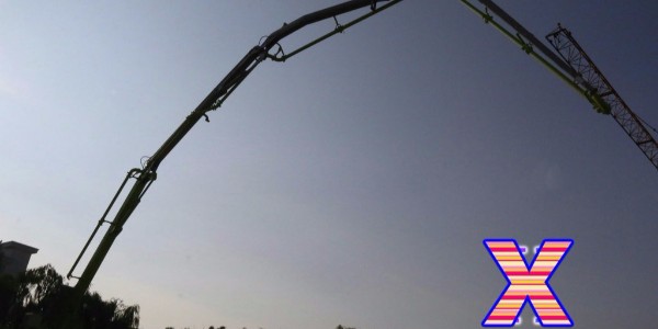 混凝土布料機的料倉加裝耐磨不沾料襯板的作用（yòng）