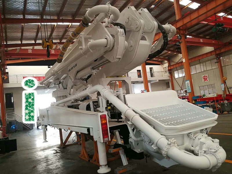 青島（dǎo）小型混凝土泵車價格（gé）