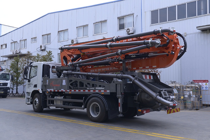 青島（dǎo）混凝土泵車價格（gé） (8)