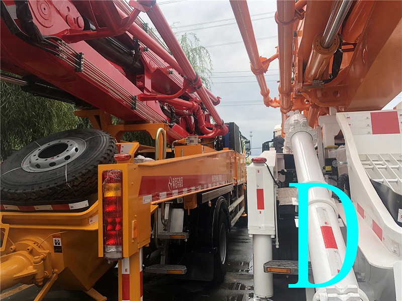 青（qīng）島小型（xíng）混凝土泵車價格（gé） (2)