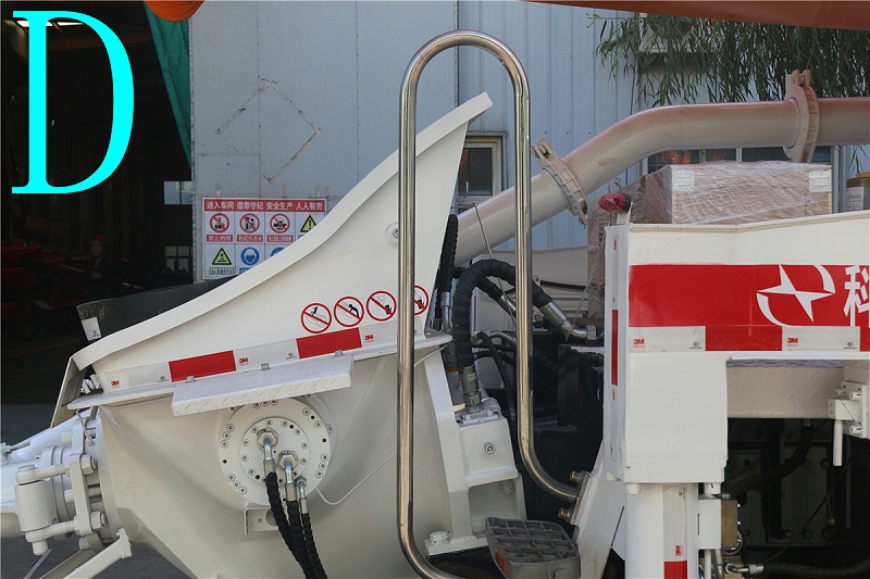 青島（dǎo）小型混凝土泵車（chē）價格 (11)