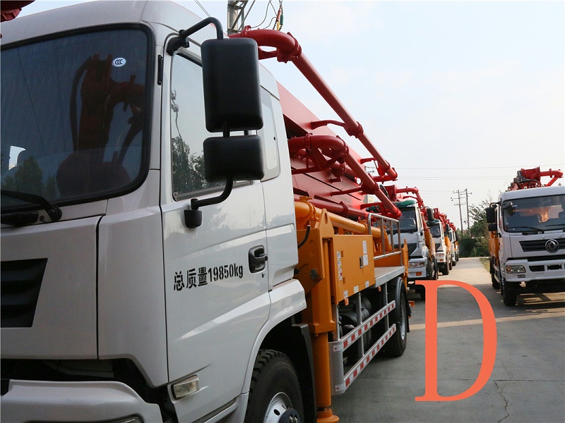 青島混凝（níng）土泵車價格 (2)