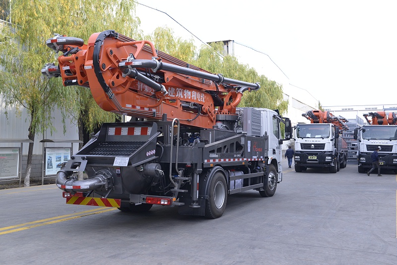 青島混（hún）凝土泵車（chē）價格 (2)