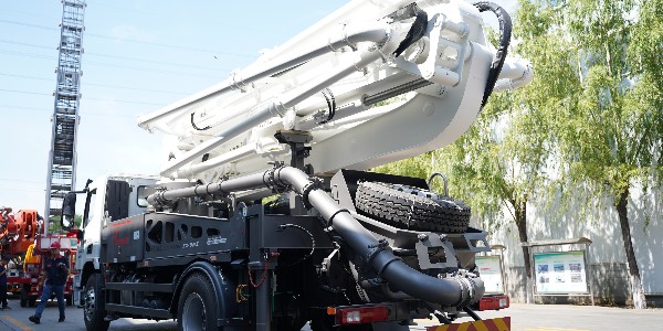 夏季溫度高（gāo），泵車輪胎要注意哪些？