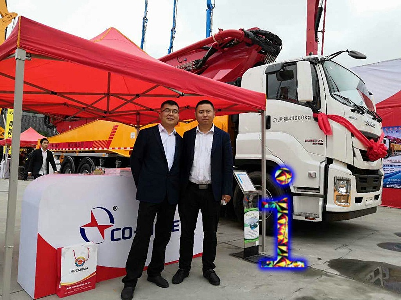 青島（dǎo）小型混（hún）凝土泵車價格 (44)