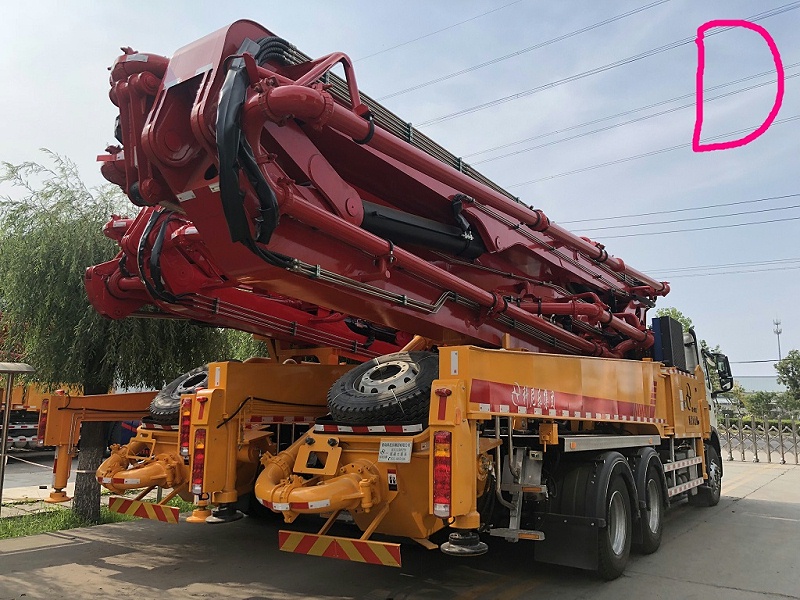 青島小（xiǎo）型混凝土泵車價格（gé） (10)