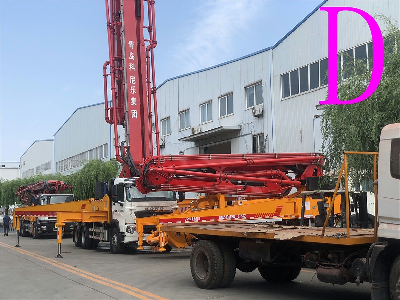 青島小（xiǎo）型混凝土泵車價格 (5)