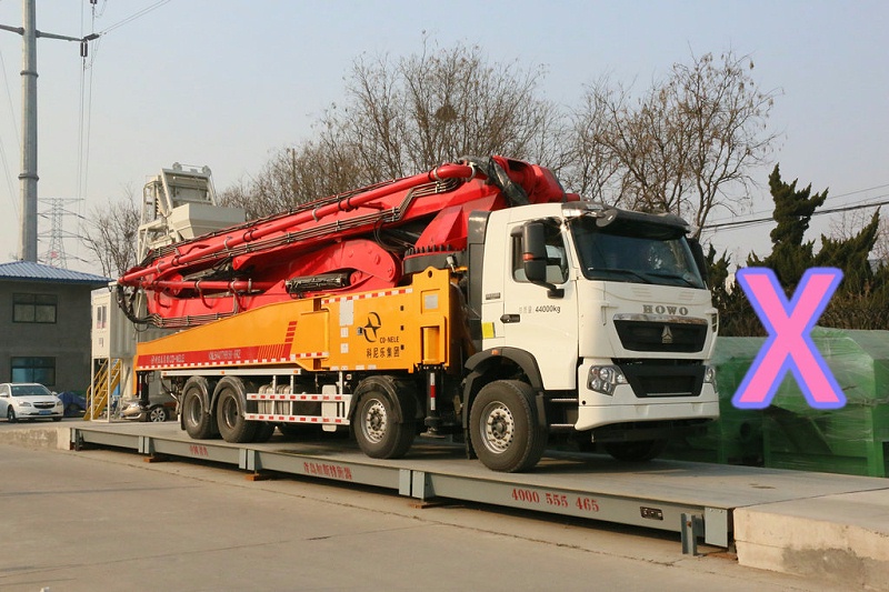 青島（dǎo）小型混凝土泵車價格 (21)