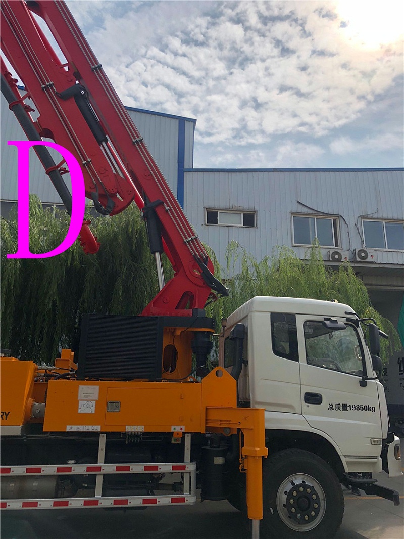 青島混（hún）凝土泵車價格 (11)