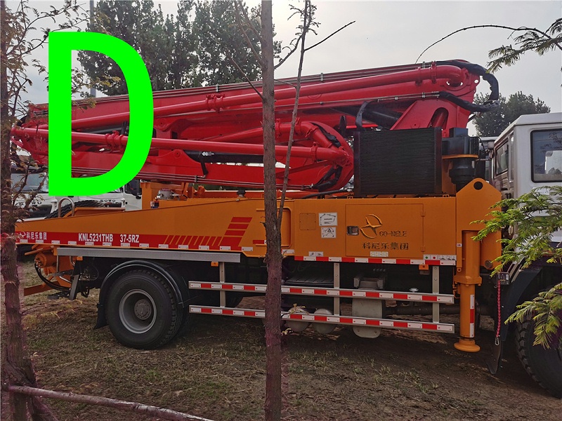 青島混（hún）凝土泵車價格 (30)