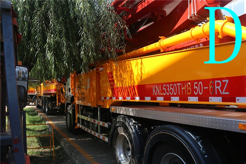 青島小型（xíng）混（hún）凝土泵車價格 (3)