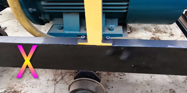 混凝土泵在進行泵送前，水泥砂漿注入料鬥後為何要先進行反向攪拌？