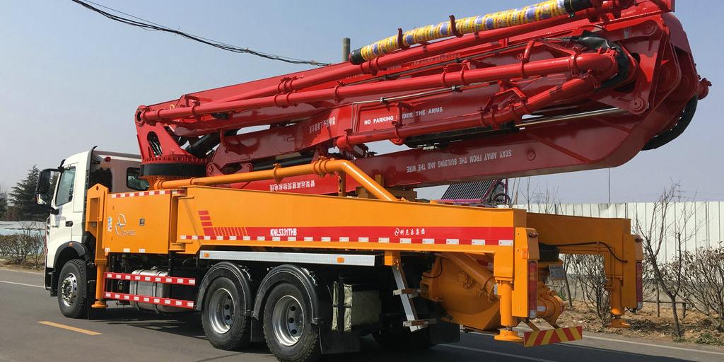 從哪些（xiē）方麵綜合考慮購（gòu）買混凝土泵車