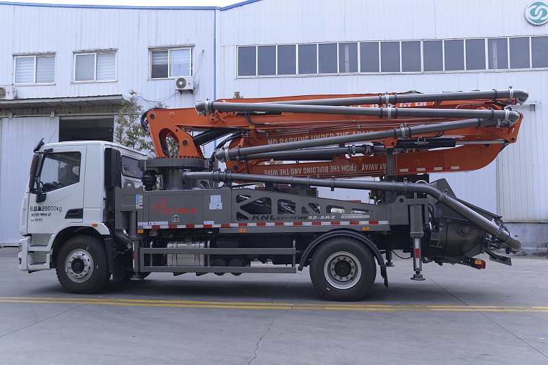 青島混凝（níng）土泵車價格 (9)