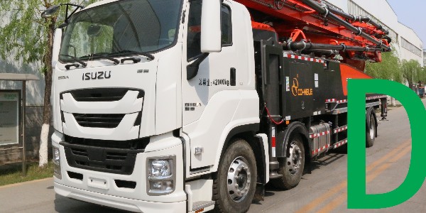 遙控器操作大臂油缸進（jìn）行排油