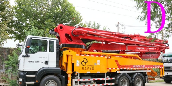 關於小型（xíng）混凝土泵車在鄉鎮使用時的注意事項