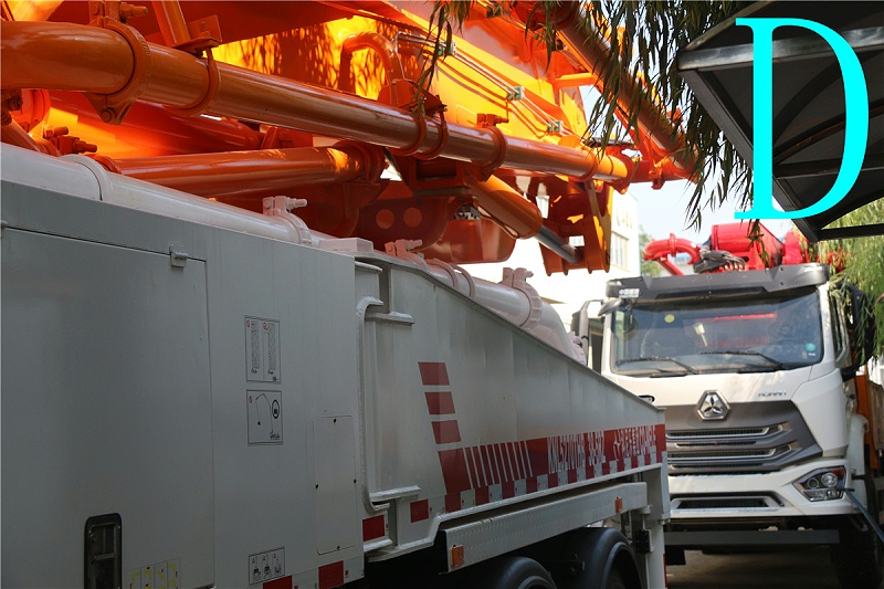 青島小型混（hún）凝土泵車價格 (2)