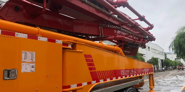 留足安全距（jù）離（lí），防止泵車出故障