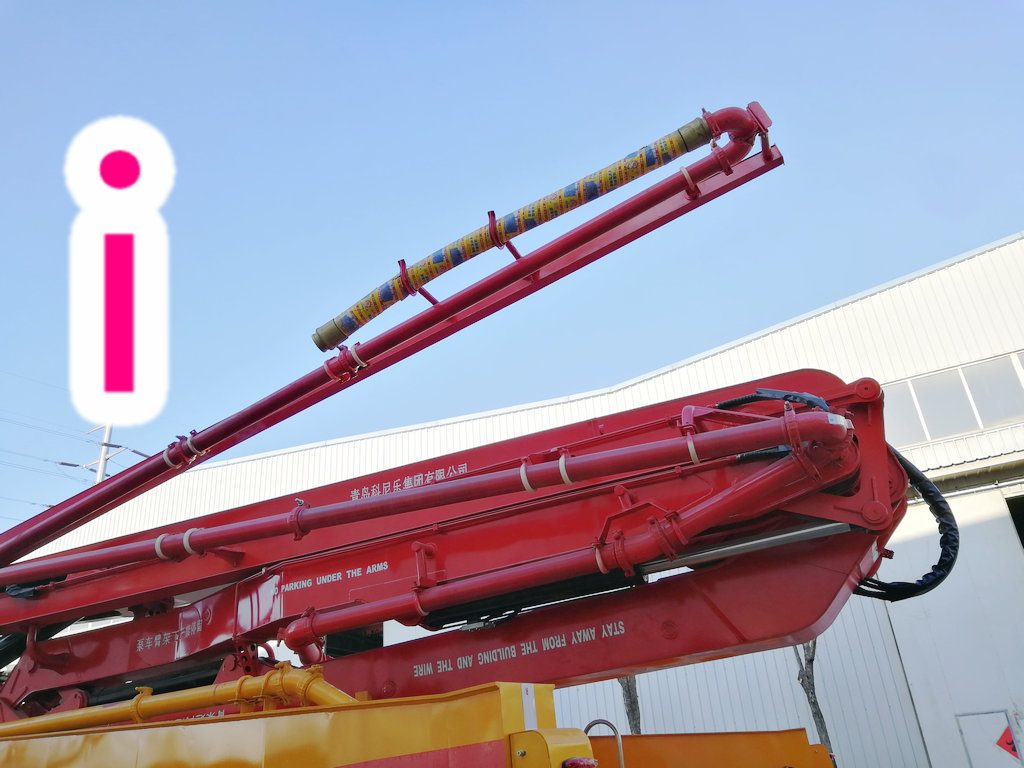 青島（dǎo）小型混凝土泵車價格 (1)