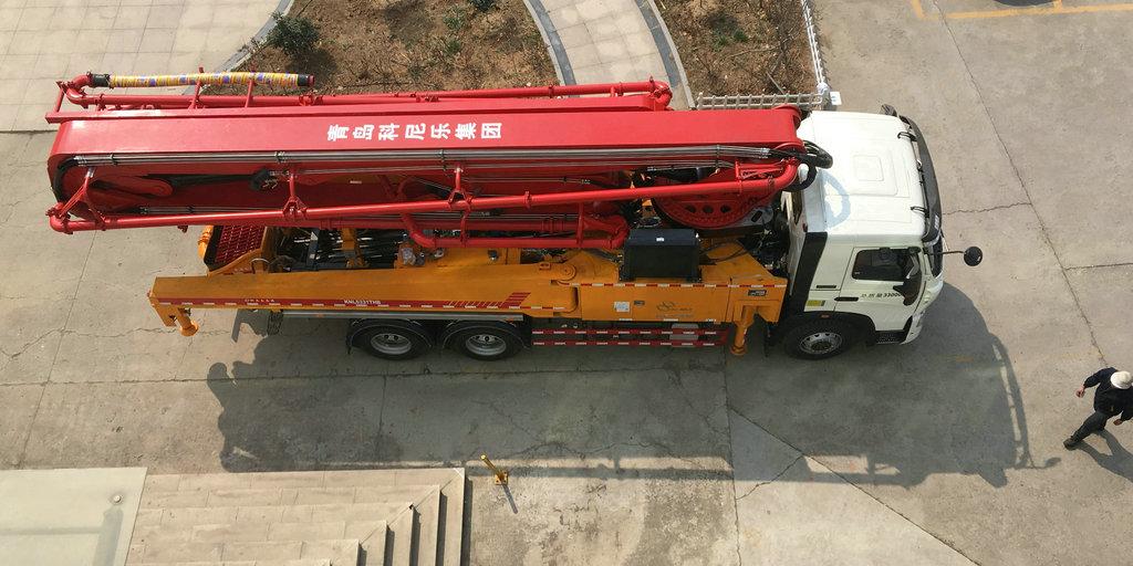 小型混（hún）凝土泵車現場作（zuò）業環境有哪些規定