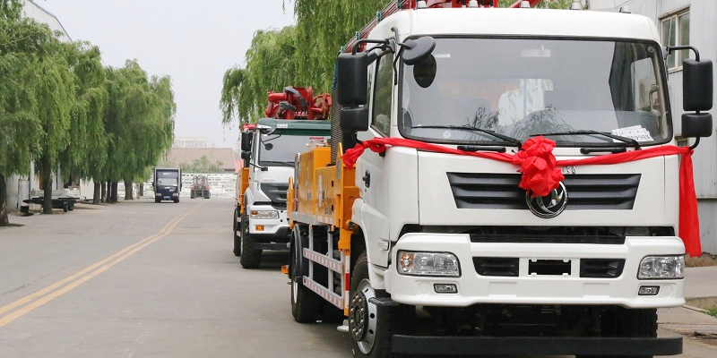 小型泵車泵送排量（liàng）怎樣調節