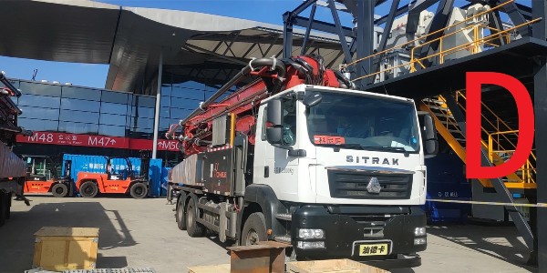 泵車安全無小（xiǎo）事（shì），大家（jiā）作業一（yī）定要注意安全